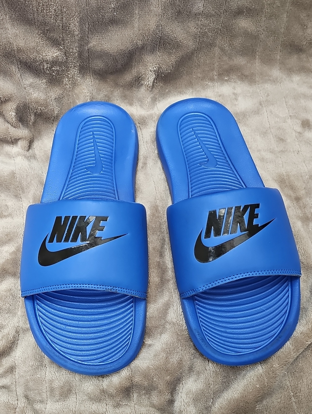 Nike Victori One Slide Sandals in the Game Royal / Black Colorway